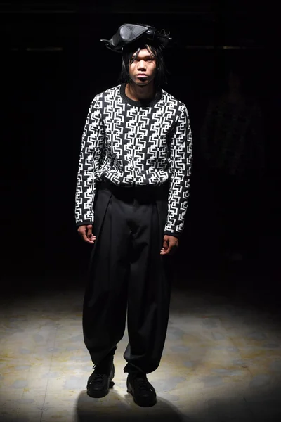 Look 18